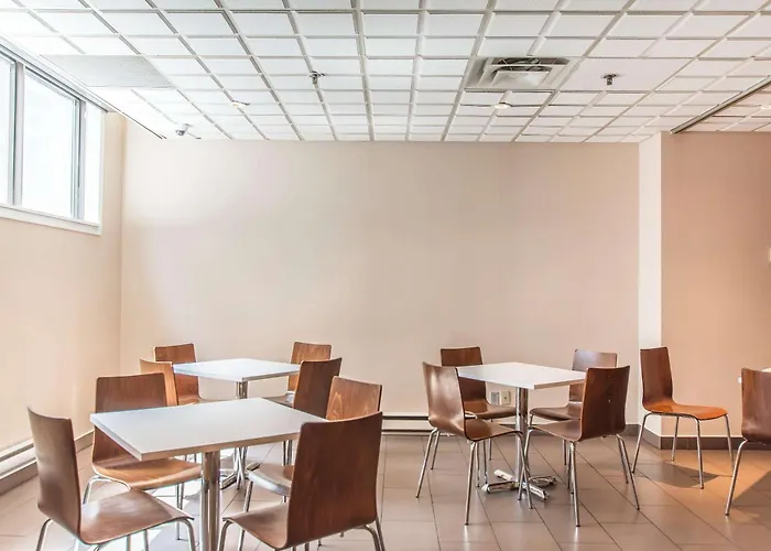 Comfort Suites Downtown Montreal